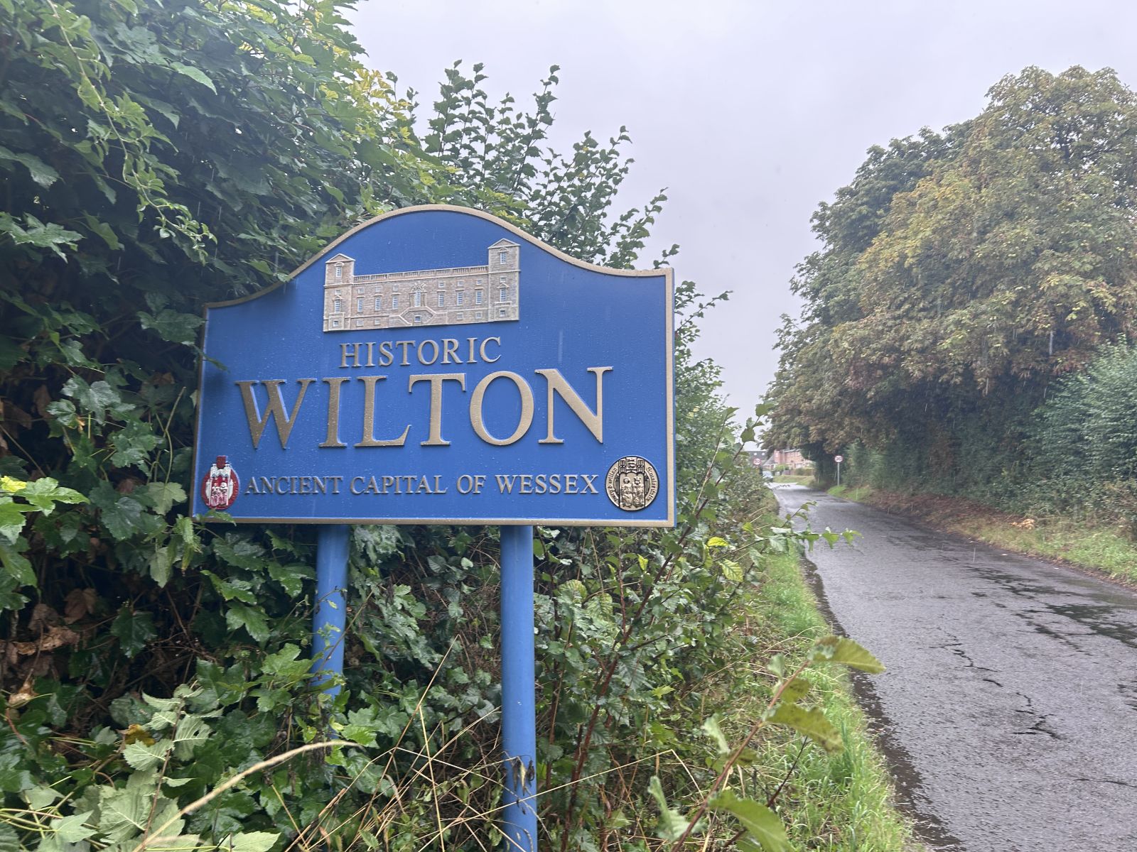 New Welcome to Wilton, Ancient capital of Wessex blue sign with an image of Wilton House